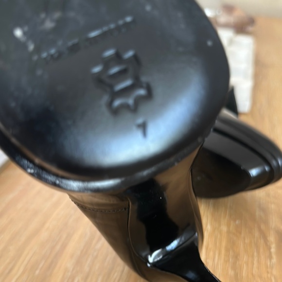 B Brian Atwood Black Heels Elegant Design - Picture 6 of 8